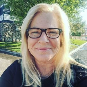 Meet your Posher, Sharon